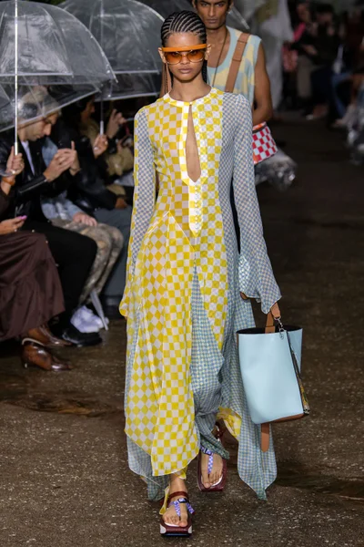 Look 28